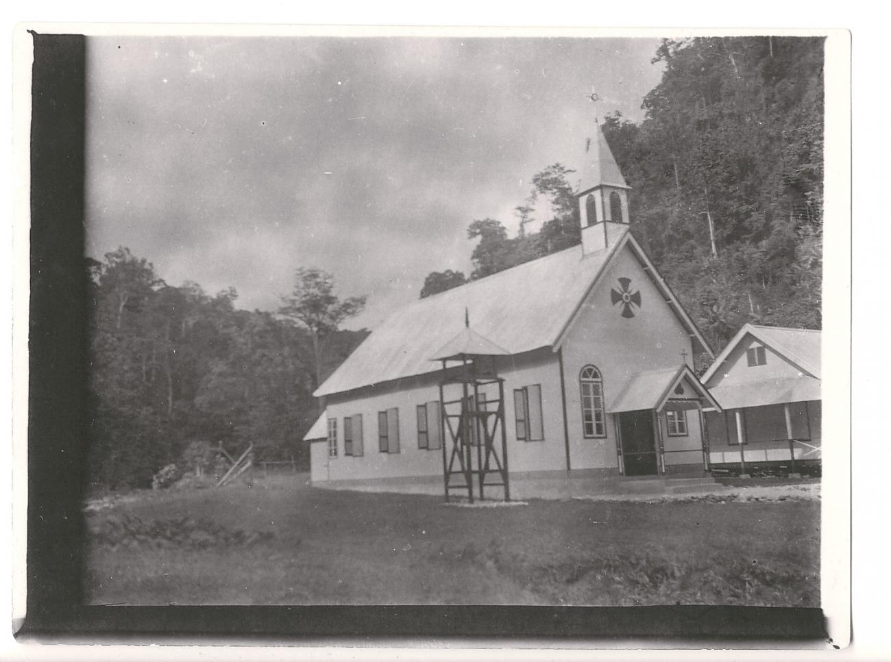 BD/335/2 -
R.K. Kerk te Fak-Fak