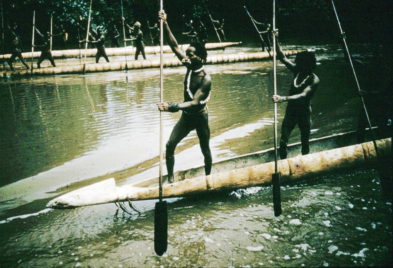 BD/66/219 - 
Asmatfeest op het water 
