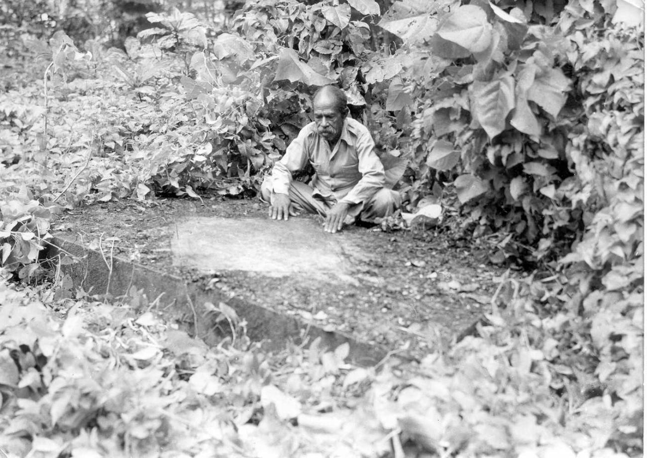 BD/66/308 - 
Monument in Mansinam bij Manokwari
