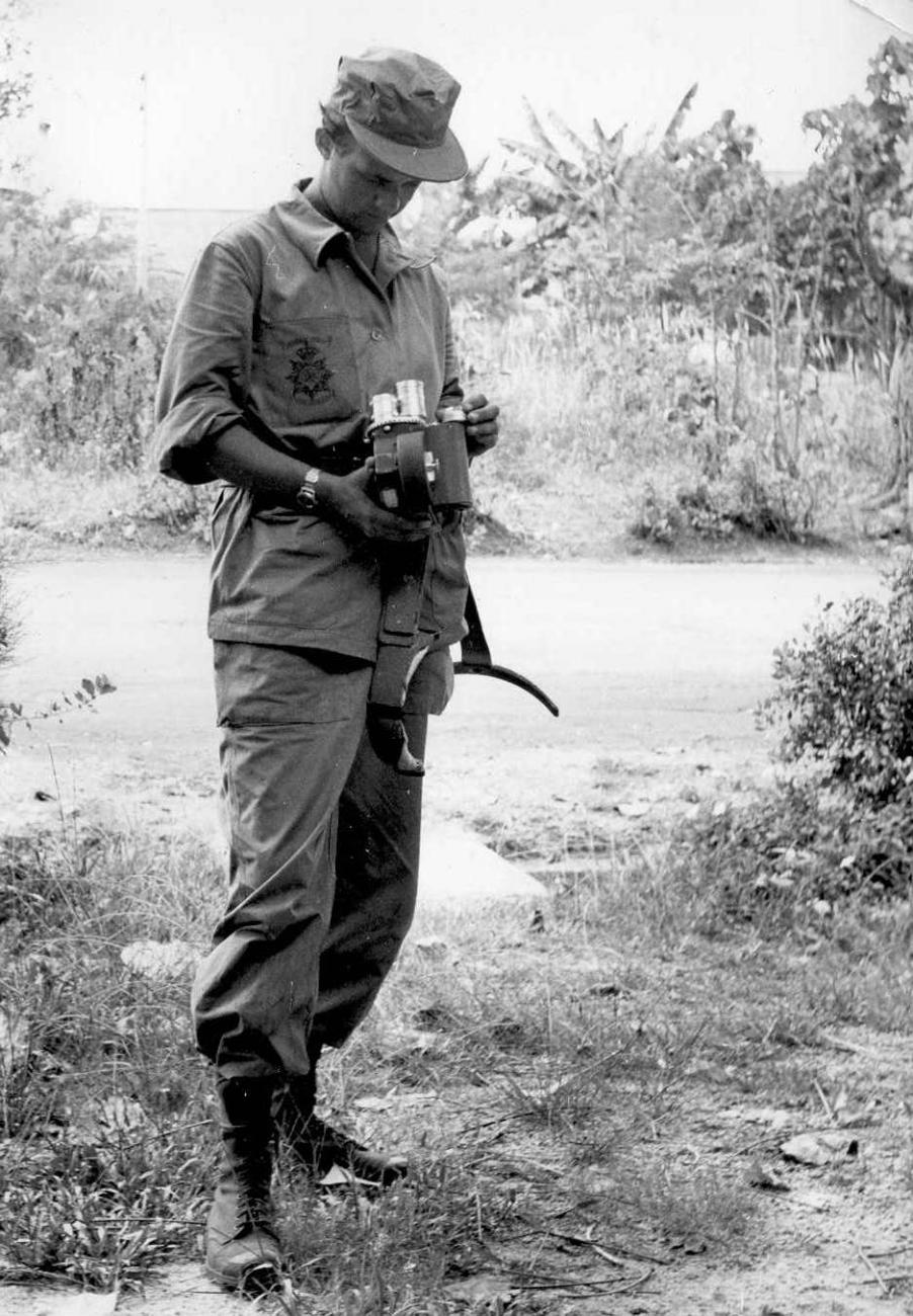 BD/66/331 - 
Militair met filmapparatuur
