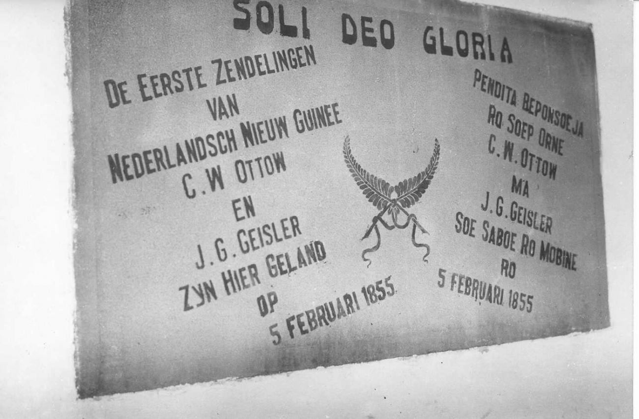 BD/66/336 - 
Herdenkingsmonument van eerste zendelingen 
