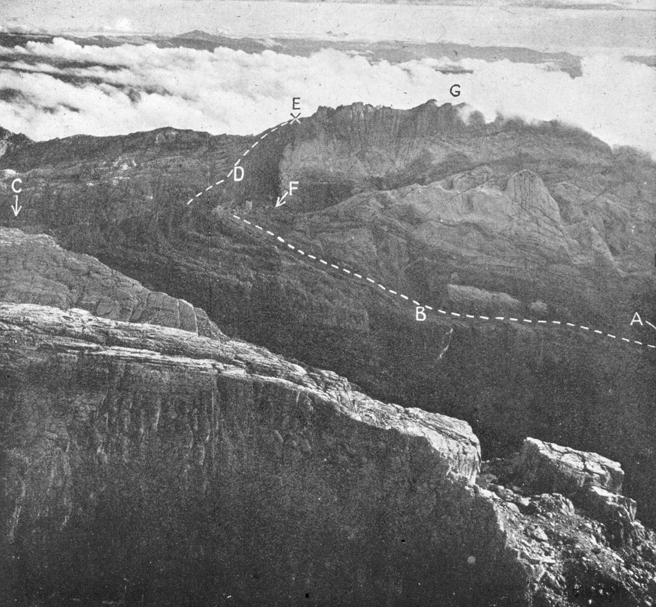 BD/66/440 - 
Berglandschap met daarop ingetekend een route 
