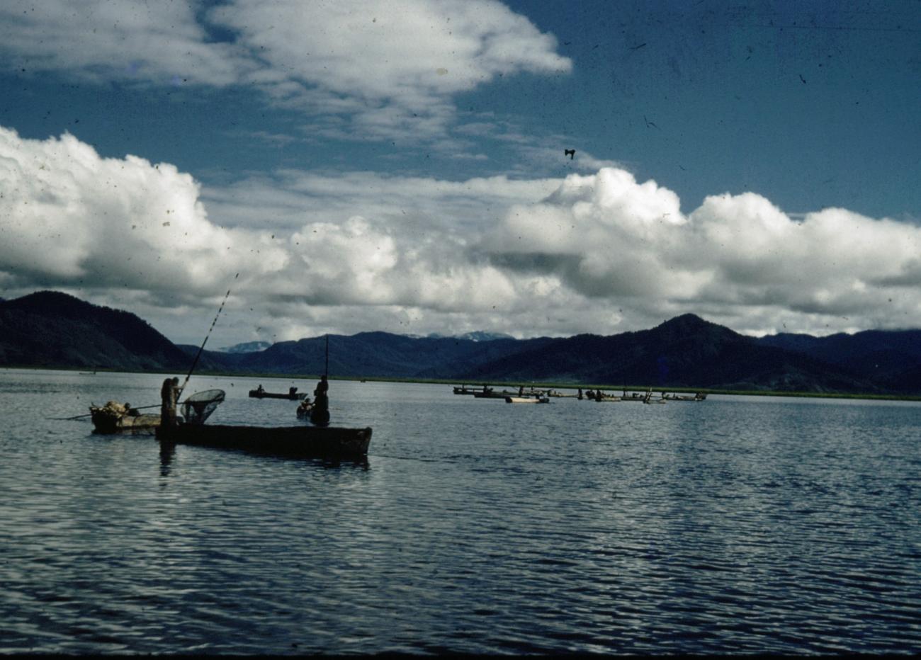BD/66/54 - 
Fishermen in Bay
