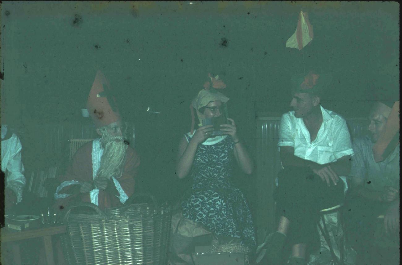 BD/171/1071 - 
Feestje, Sinterklaas.
