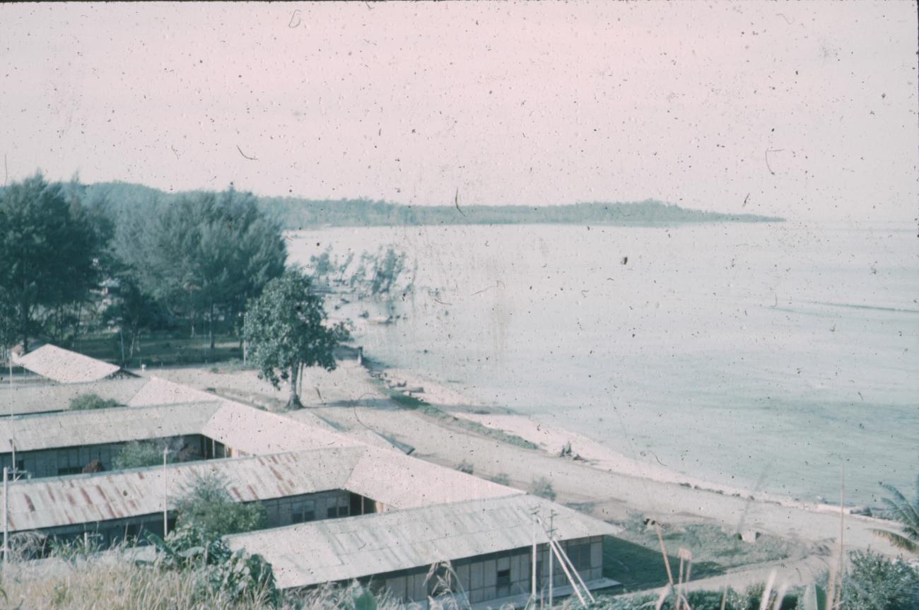 BD/171/1177 - 
Huizen aan meer
