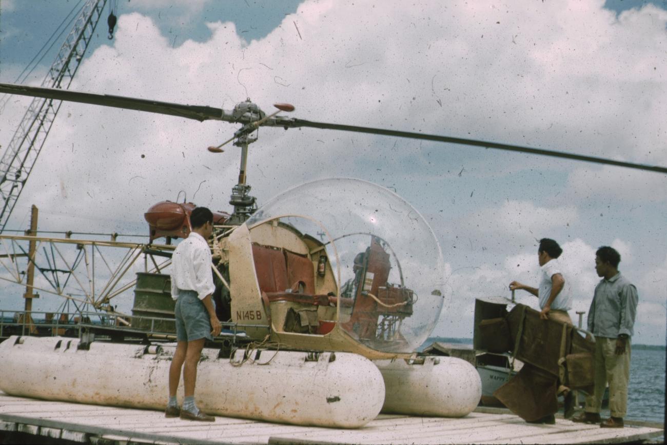 BD/171/619 - 
Helikopter in haven.
