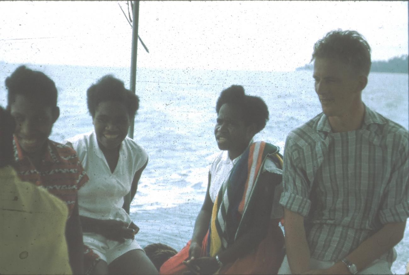 BD/171/736 - 
Mensen op boot
