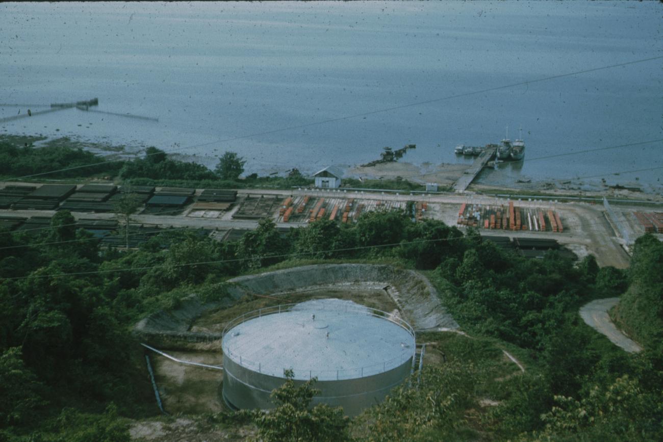 BD/171/899 -
Oliereservoir met haven