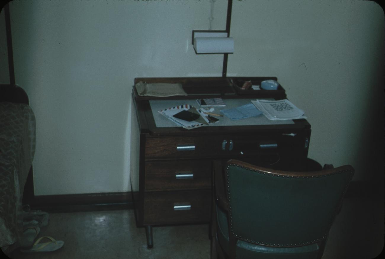 BD/171/1927 -
Interieur schip, bureau met stoel.