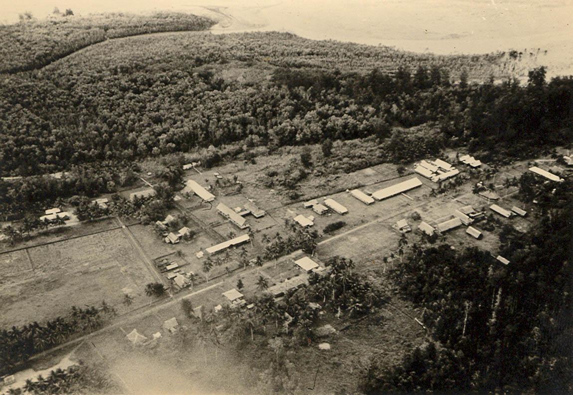 BD/269/1127 - 
Kokoanu gezien vanuit het vliegtuig
