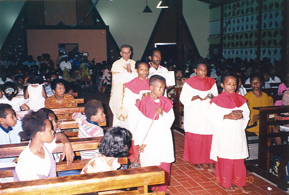 BD/269/831 -
Katholieke kerkdienst te Arso
