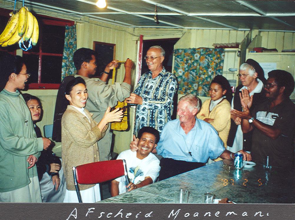 BD/269/951 - 
Afscheid Moanemani
