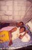 BD/309/111 Dorp Teminabuan, man en vrouw in bed