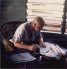 BD/309/93 Dorp Bogor, westerse vrouw aan bureau. Niet publiceren, niet in Nieuw Guinea