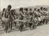 BD/326/19 Dansgroep van Ekagi-meisjes bij de ontvangst van de bisschop 