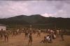 BD/132/176 volleybalwedstrijd in Mowanomani kampong in de Kemu vlakte