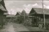 BD/309/291 Straat met traditionele paalwoningen in Ransiki