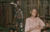 BD/30/87 Asmat vrouw en witbeschilderde man in bamboehuis