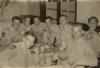 BD/318/114 Mariniers in de recreatieruimte van de kazerne op Biak