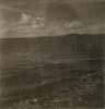 BD/318/85 Foto van eiland genomen vanaf schip op Sentani-meer