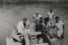 BD/269/1194 Franciscaans broeders Manuel Meester en Henk Blom met praktijkleerlingen in een prauw tijdens een picknick