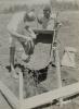 BD/269/1232 Franciskaner bouwploeg onder leiding van bouw-broeder Henk Blom aan het werk 